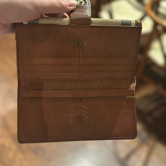 MUST GO / OBO: Burberry Nova Check Buckle Wallet - Picture 3 of 4